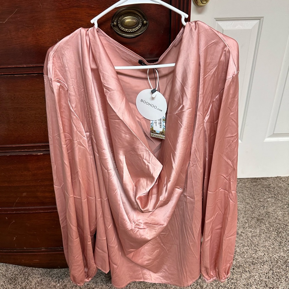 NWT Boohoo Scoop Neck Shirt